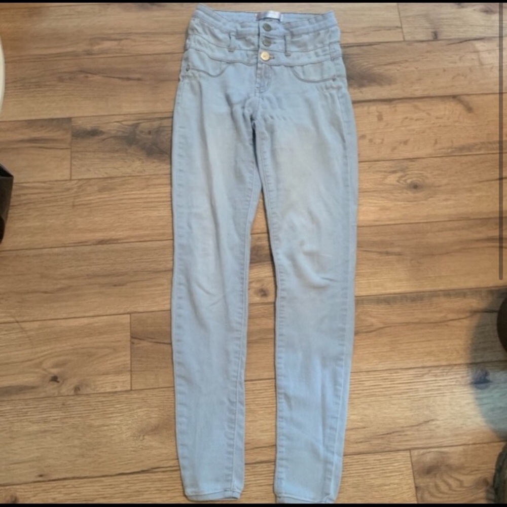 High waisted jeans